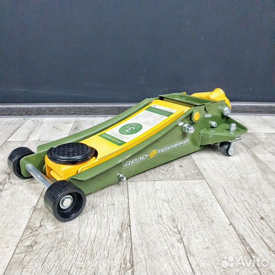 Домкрат подкатной двухплунжерный 3т Дело Техники