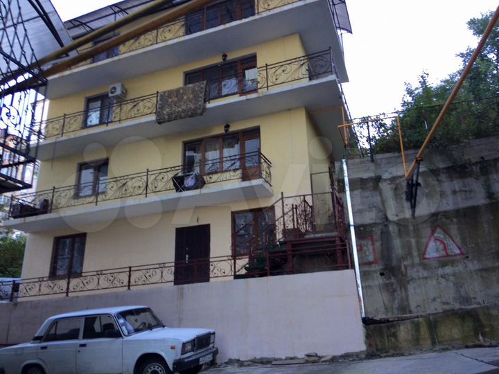 3-к. квартира, 100 м², 4/4 эт.