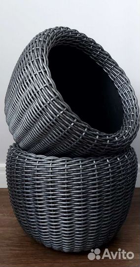 Кашпо из искусственного ротанга