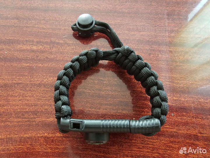Тактический браслет из паракорда