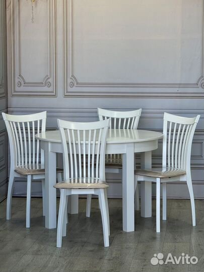 Кухонный стол и стулья