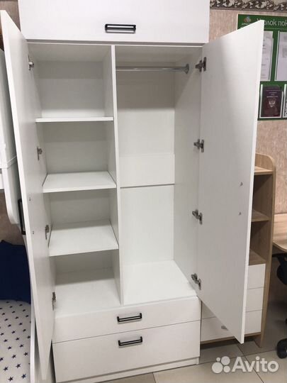 Шкаф распашной двухдверный новый