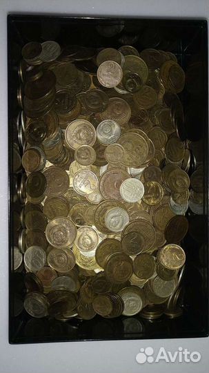 Деньги бумажные и монеты