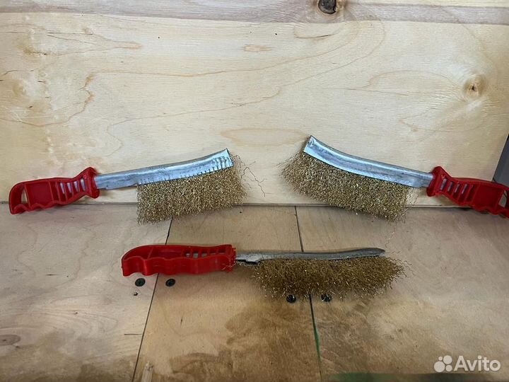 Щетка однорядная с пластмассовой ручкой