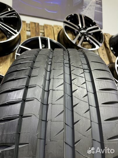 Michelin Pilot Sport 4 S 225/35 R20 90Y