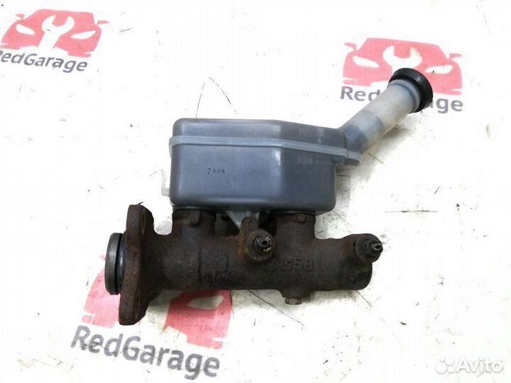 Главный тормозной цилиндр Toyota Previa TCR10L