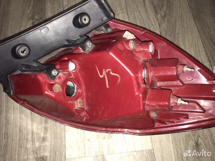 Задний левый стоп на kia ceed2 хэтчбек