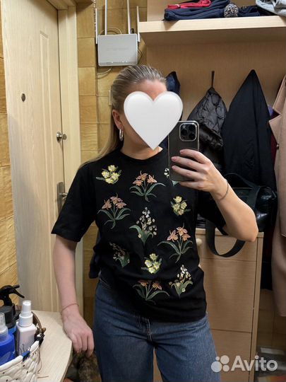 Футболка с цветочной вышивкой Monki, XS/S