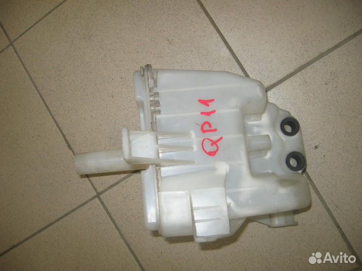 Бачок омывателя nissan primera P11, Bluebird U14