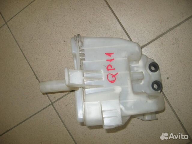 Бачок омывателя nissan primera P11, Bluebird U14