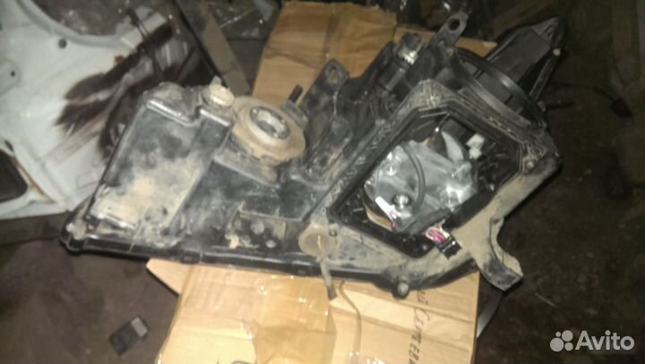 Lexus RX 300 / 330 / 350 фара ксенон правая