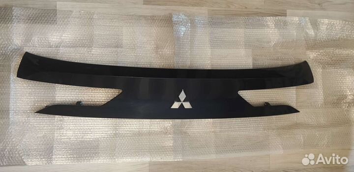 Накладка двери багажника Mitsubishi Outlander 4 GM