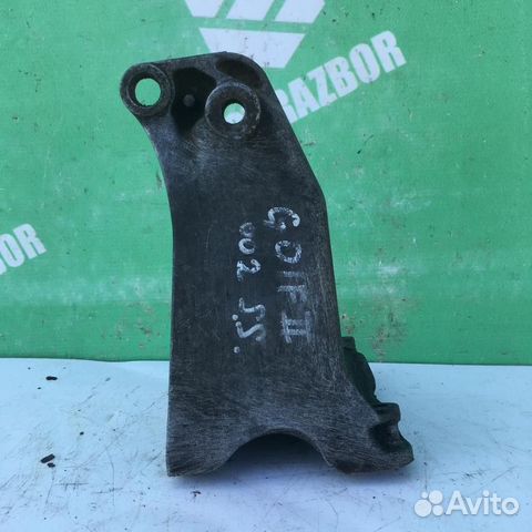 Кронштейн двигателя правый Фольксваген Гольф 3 В