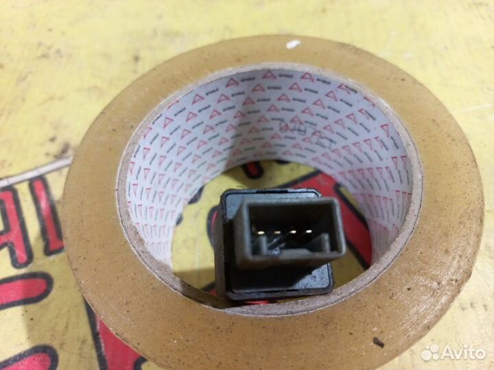 Датчик включения стоп-сигнала Hyundai Elantra 6 VI