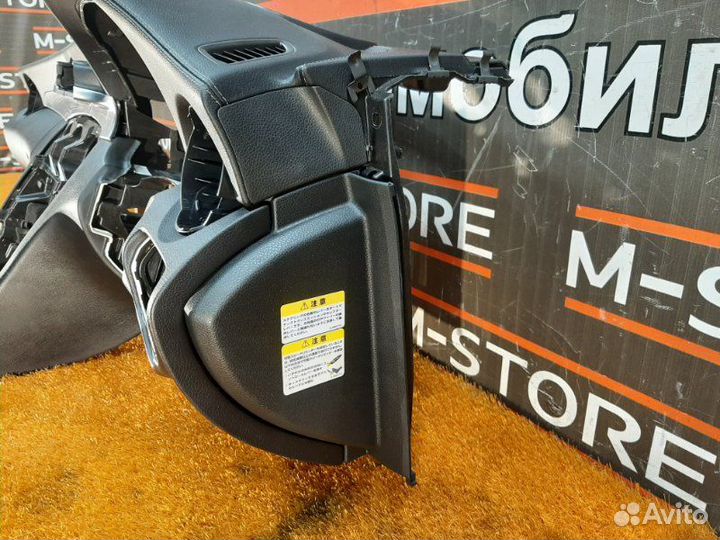 Панель приборов (торпедо) Mercedes-Benz C-Class