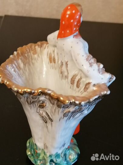 Фарфоровая статуэтка - карандашница лфз