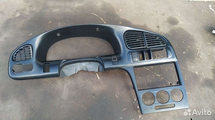 Центральная консоль торпеды Киа Спектра