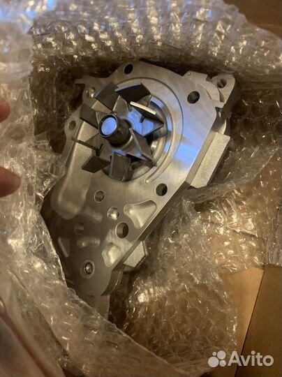 Оригинальная помпа (водяной насос) рено логан 2