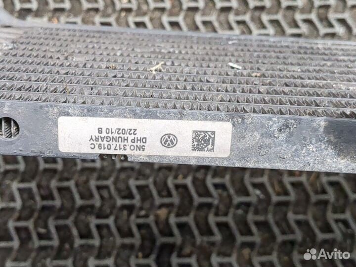 Радиатор масляный Volkswagen Tiguan, 2010