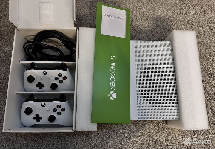 Xbox one s 2 геймпада 1tb