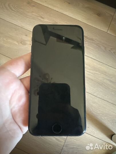 iPhone SE, 64 ГБ