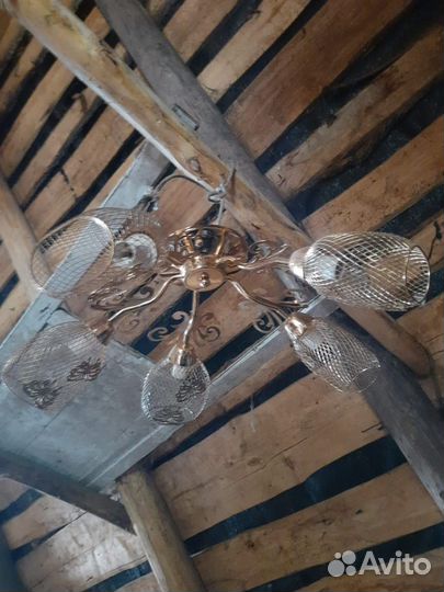 Продам люстру