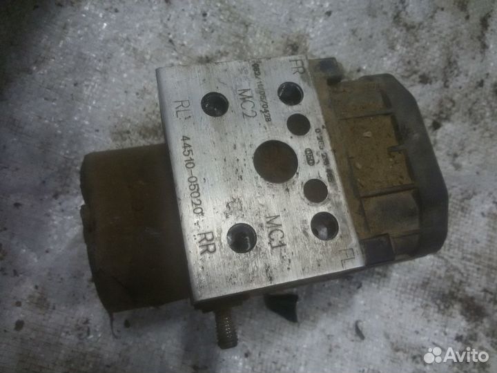Блок ABS (Насос) Toyota Avensis 1 T220 44510-05020