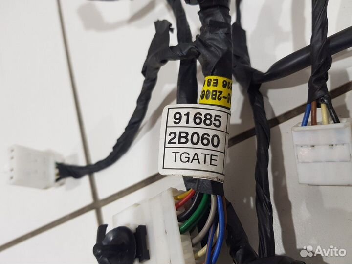 Электропроводка двери багажника (Hyundai Santa Fe)