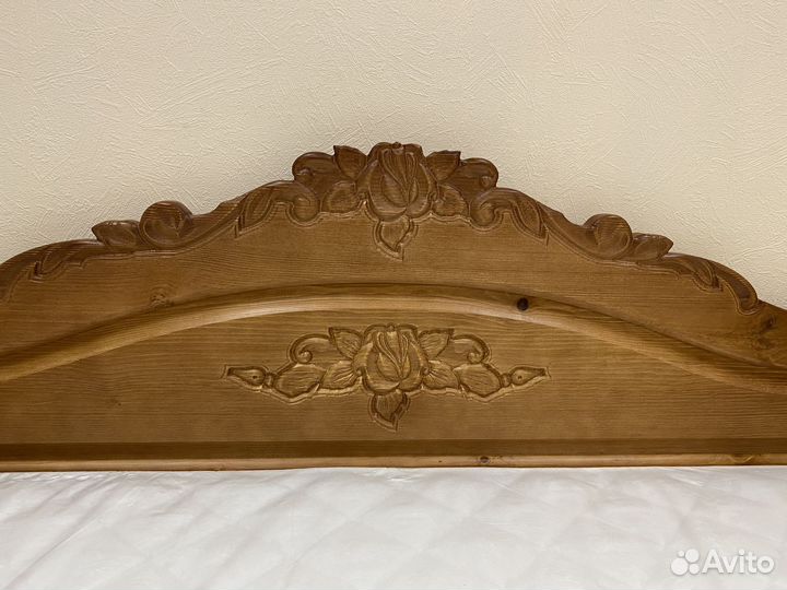 Кровать из массива