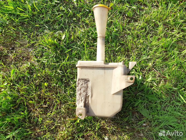 Ниссан Альмера Н15 1998г. Бачок омывания стекла