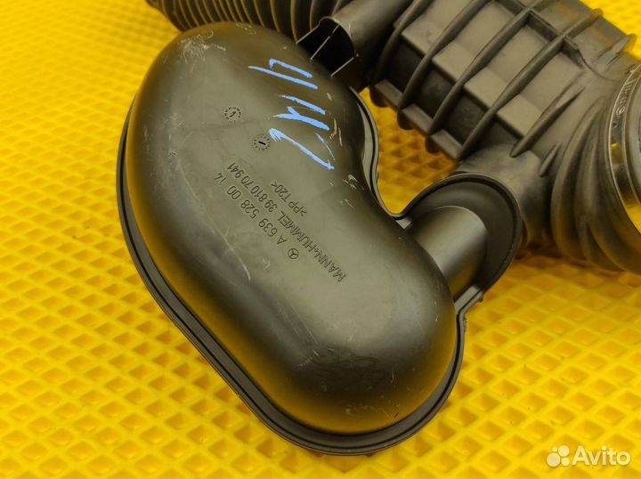 Патрубок воздушный Mercedes-Benz W639 M112.951 3.2