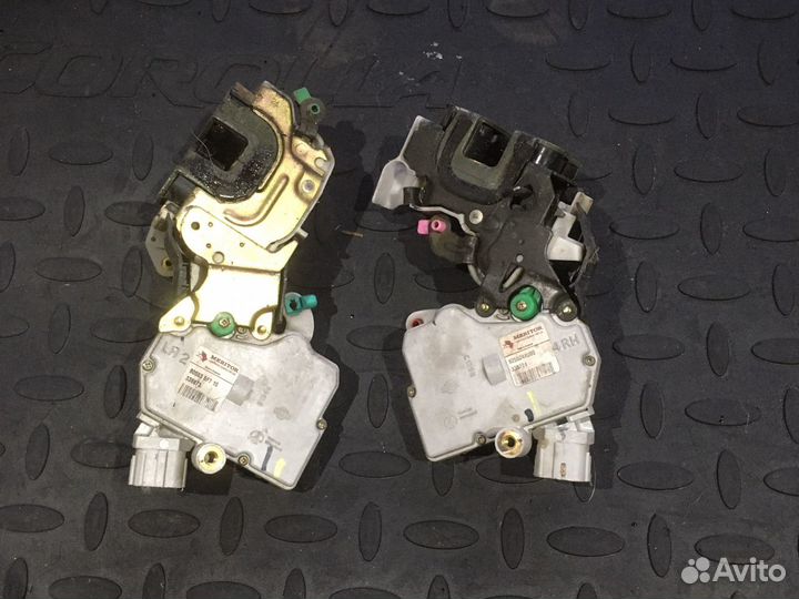 Замок двери nissan Maxima A32