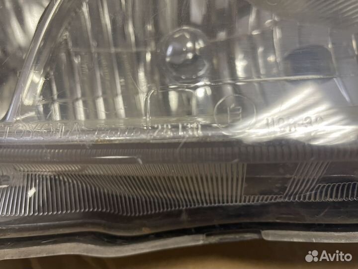Фара правая Toyota Estima ACR30 28-130