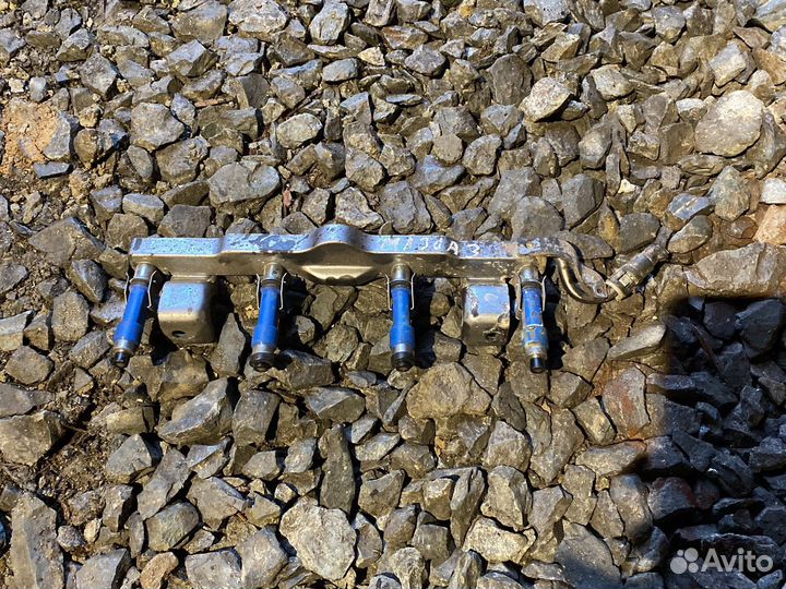 Топливная рампа Mazda 3BL 1.6