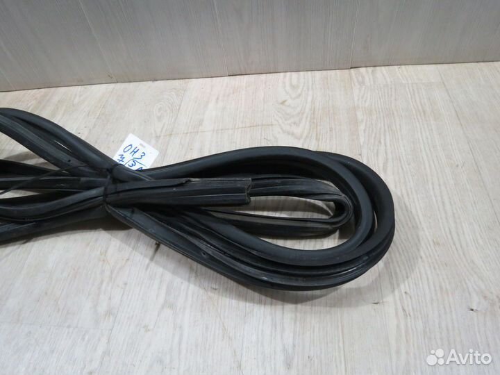 Уплотнитель задней левой двери Opel Astra H