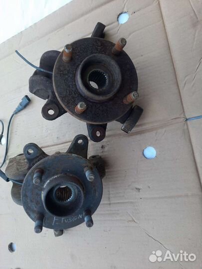 Поворотный кулак Ford Fusion R/L