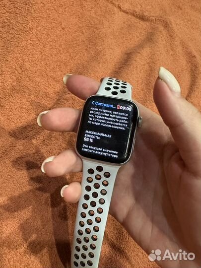 Часы apple watch se 44 mm nike