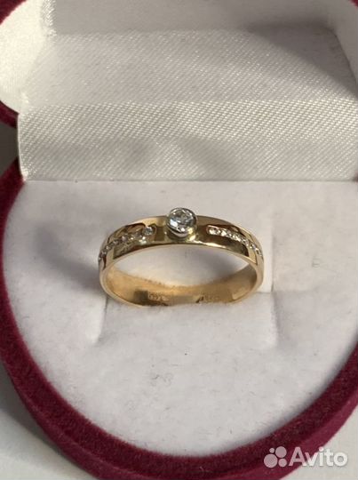 Золотое кольцо с бриллиантами 585