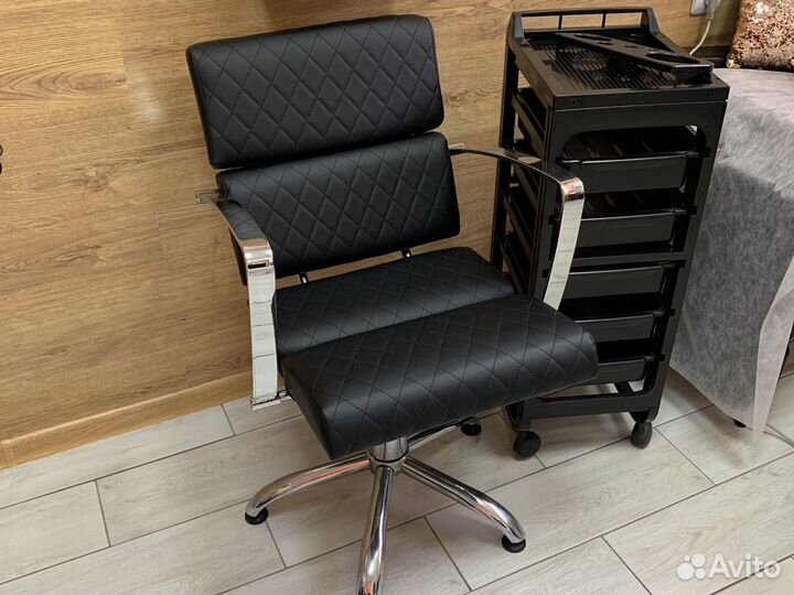 Парикмахерское кресло