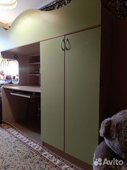 Двухъярусная кровать со шкафом и столом