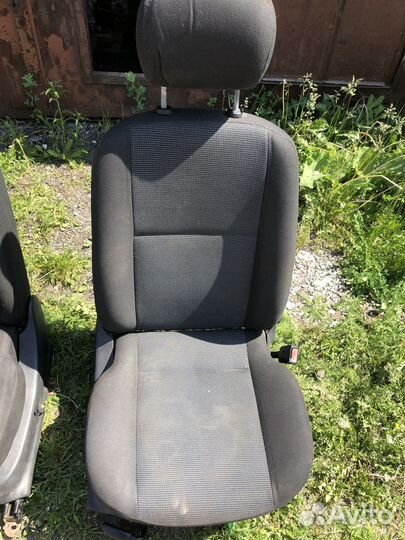 Передние сиденья Ford Focus 1