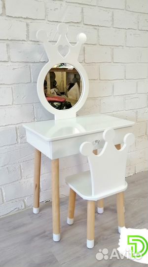 Детский туалетный столик с зеркалом со стульчиком