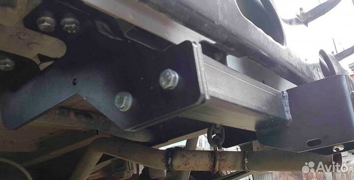 Фаркоп на Toyota Hilux (без отбойного бруса) 2015