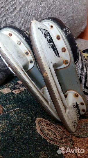 Коньки хоккейные 35