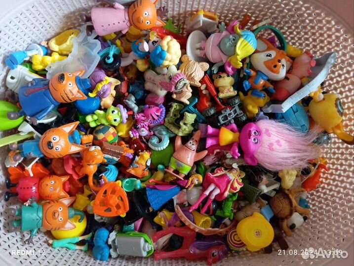 Игрушки из киндера пакетом
