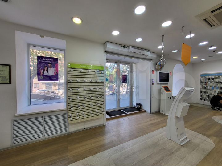 Торговая площадь с витражами в центре Уфы