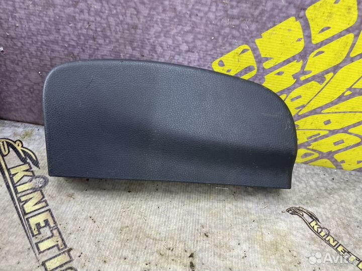 Накладка салазок сиденья правая Сандеро Логан