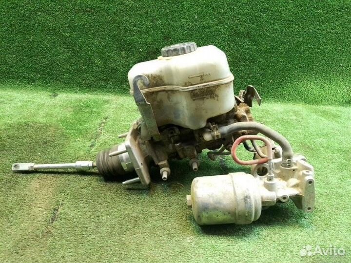 Цилиндр тормозной главный Toyota Land Cruiser Prad