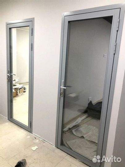 Распашные стеклянные двери