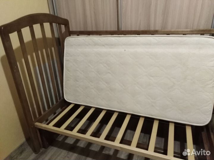 Кроватка детская с матрацом